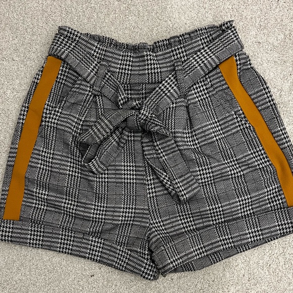 FASHIONNOVA PLAID DRESS-SHORTS - Picture 4 of 5